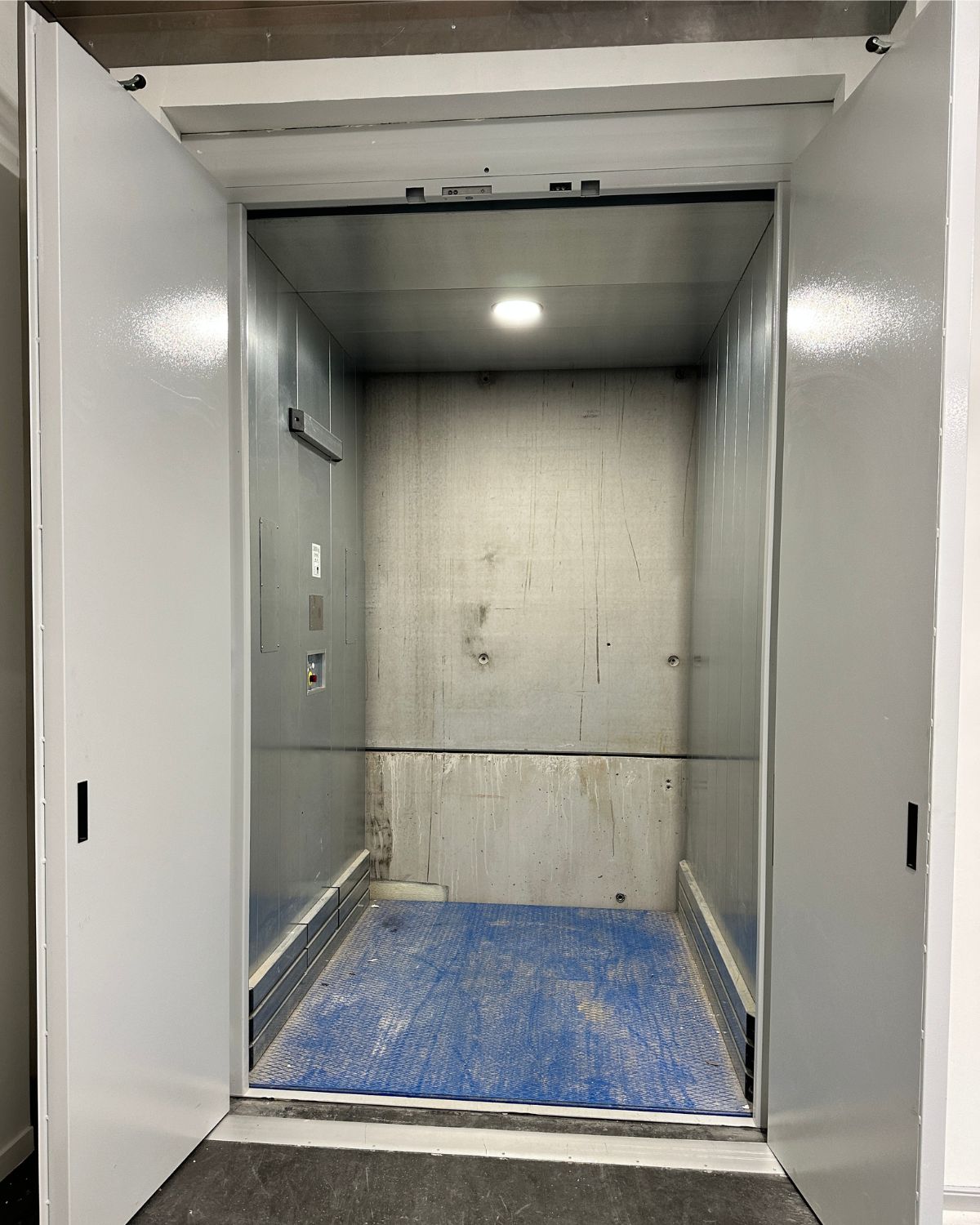 Ascenseur de marchandises