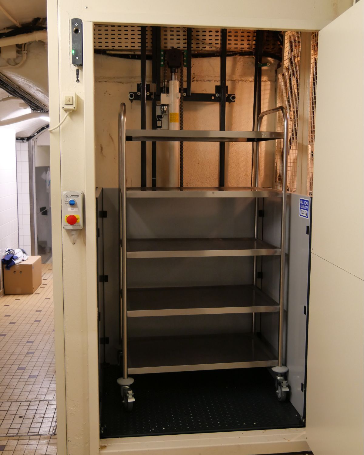Monte-charge pour marchandises