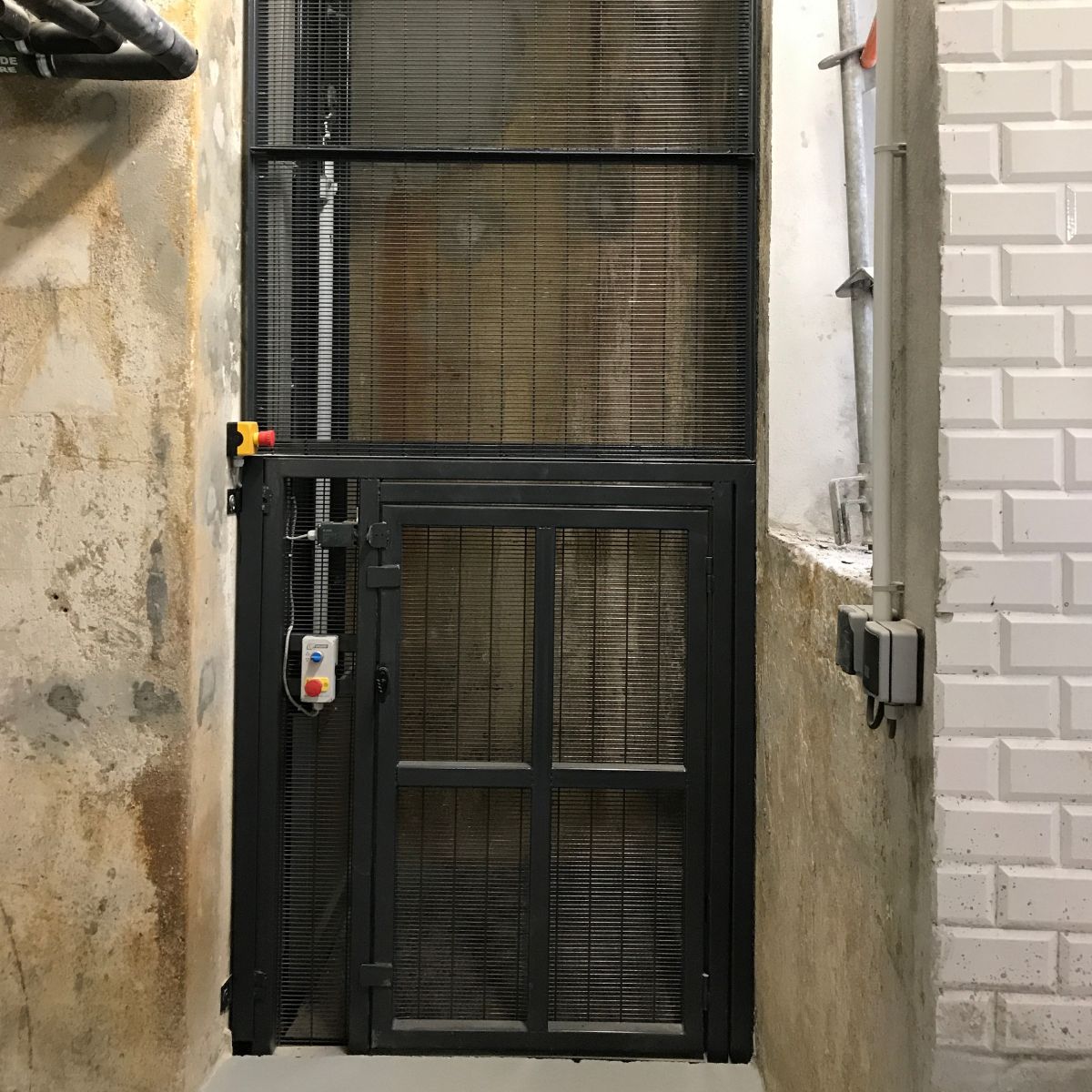 Appareil élévateur de marchandises